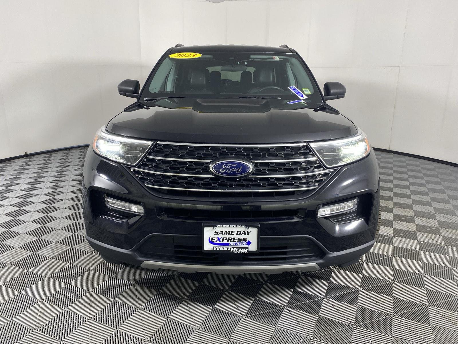 Used 2023 Agate Black Ford XLT image 2