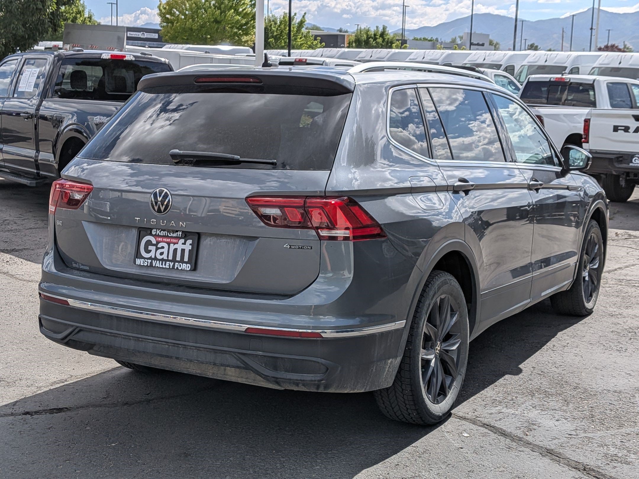 Used 2022 Platinum Gray Metallic Volkswagen SE image 3