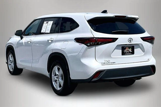 Certified Used 2024 WIND CHILL PEARL Toyota  image 4