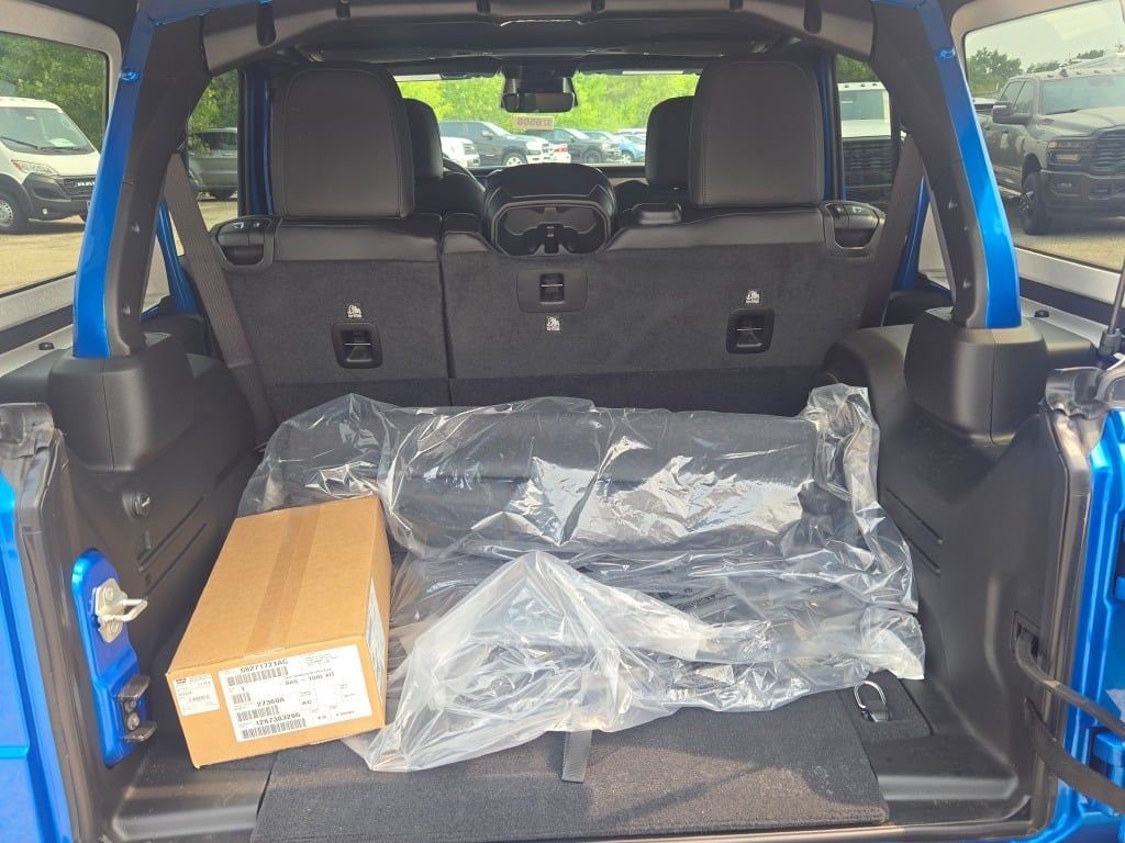 New 2026 Hydro Blue Pearlcoat Jeep Rubicon X image 16