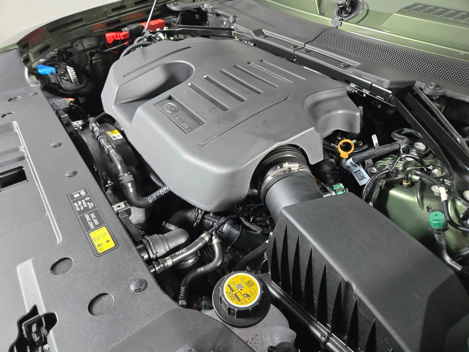 New 2026 Woolstone Green Land Rover X-Dynamic SE image 20