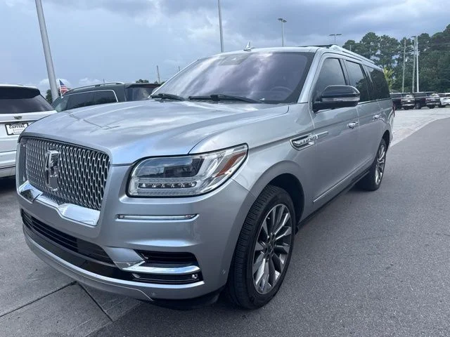 Used 2020 Silver Lincoln Reserve image 1