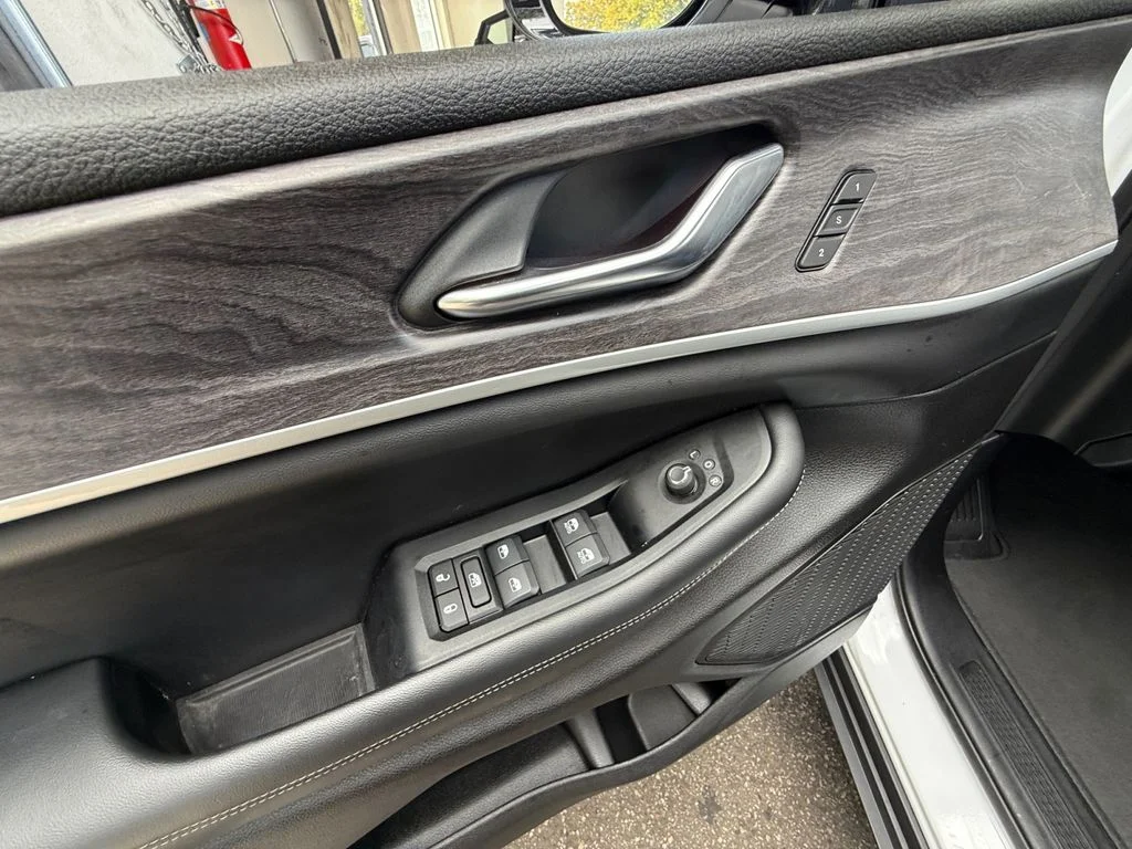 Used 2024 White Jeep Limited image 11