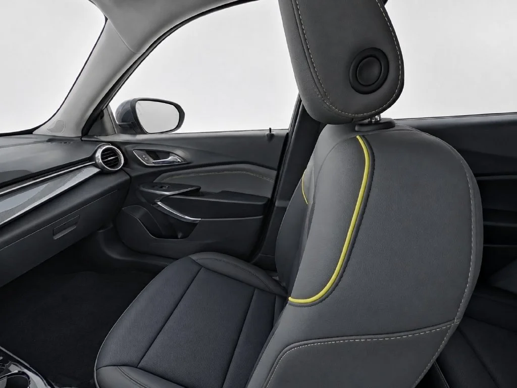 New 2026 White Chevrolet ACTIV image 32