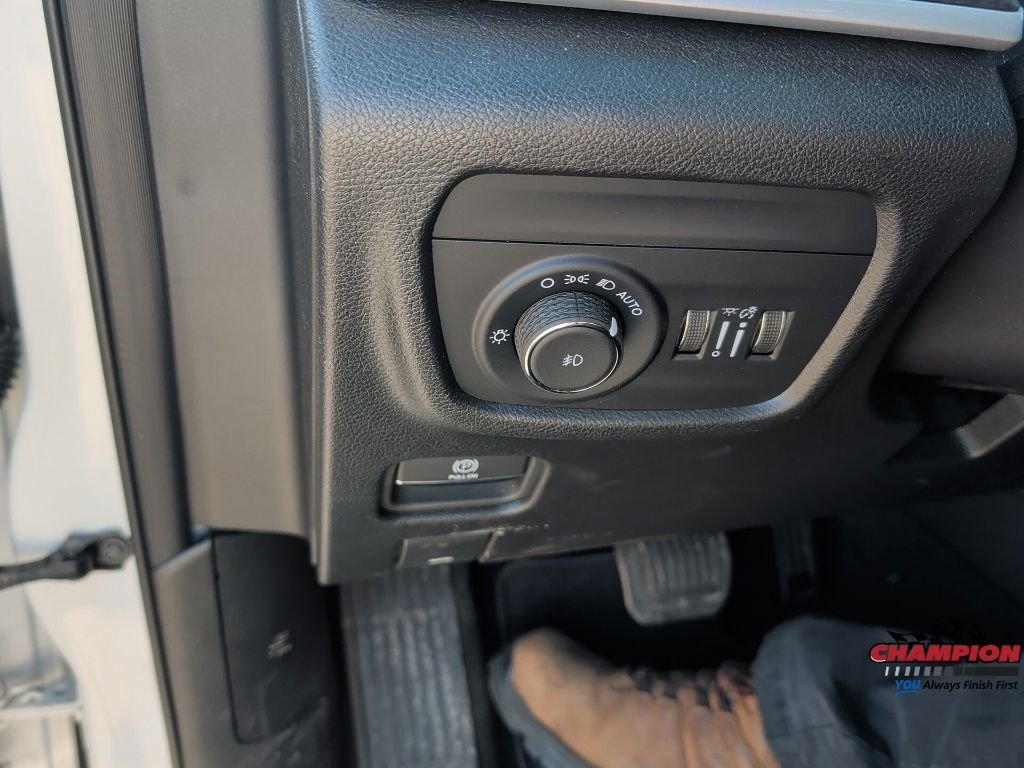 Used 2025 White Jeep Limited image 16