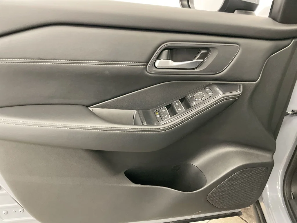 Used 2024 GRAY Nissan SL image 22