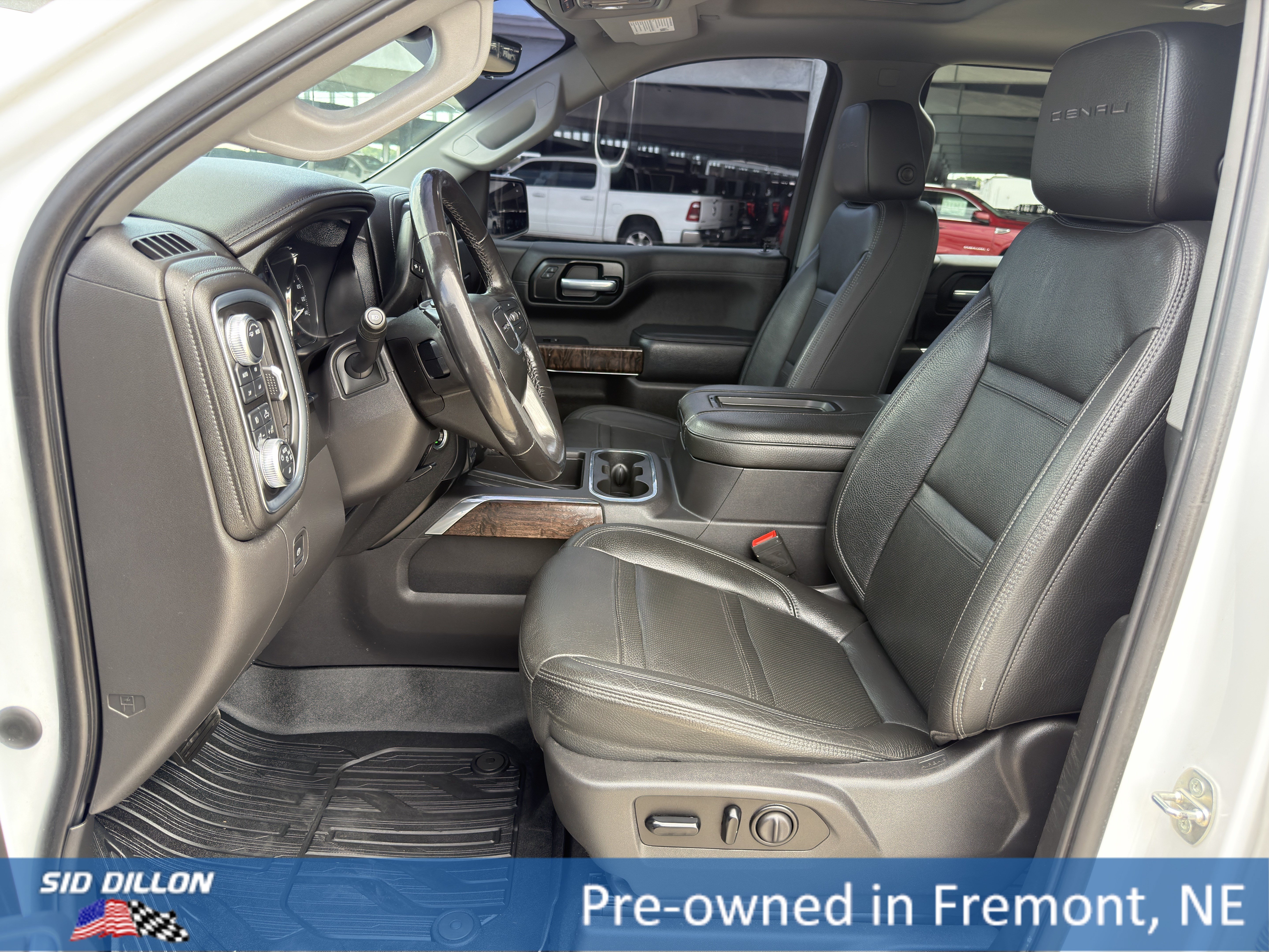 Used 2021 White Frost Tricoat GMC Denali image 17