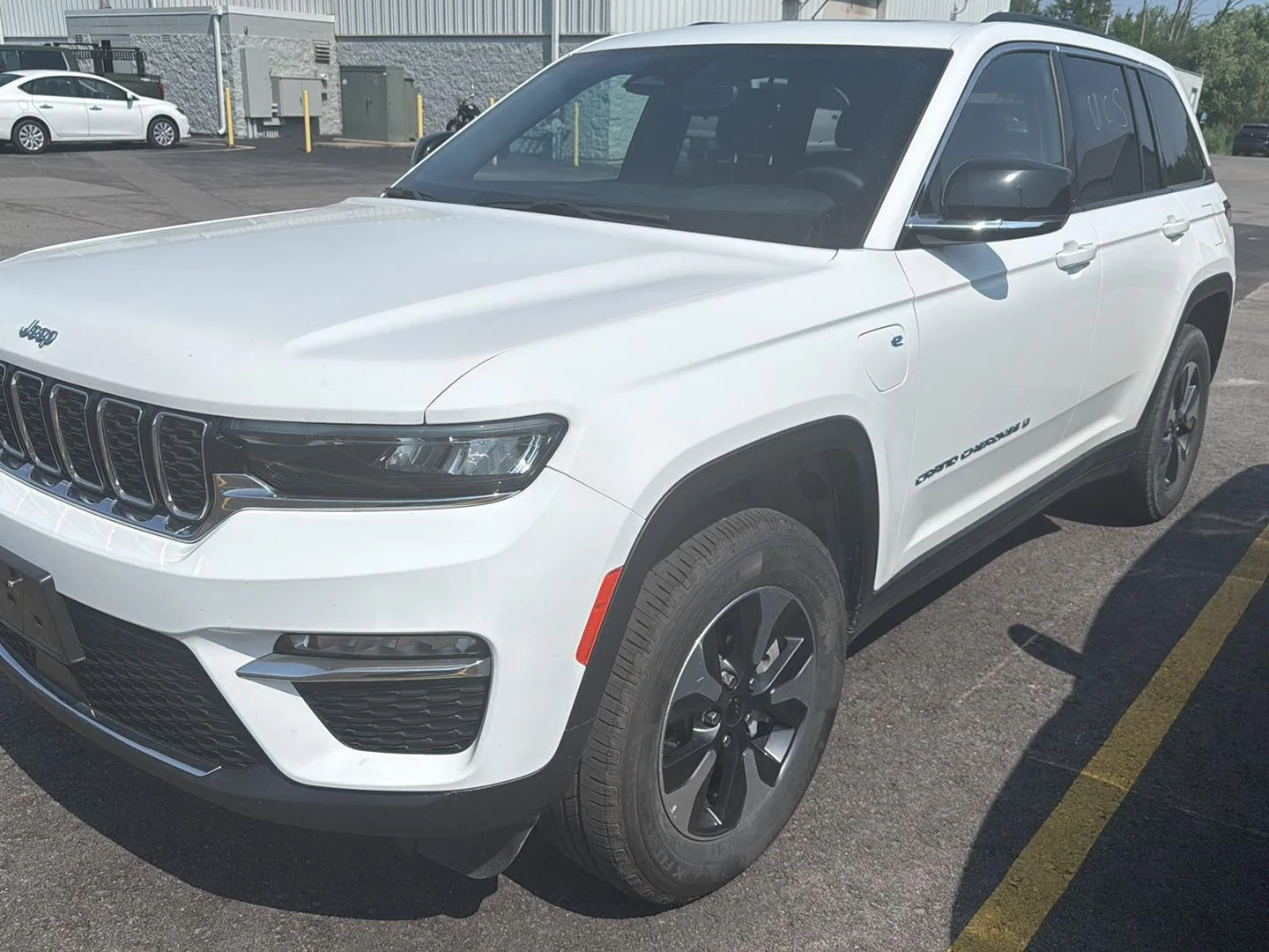 Used 2024 Bright White Clearcoat Jeep LIMI image 7