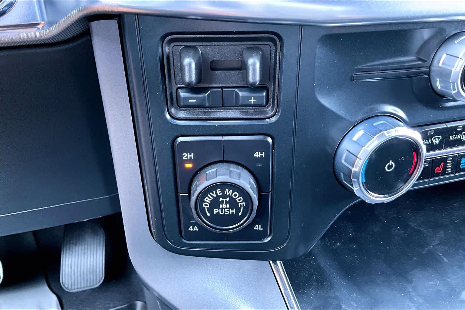Used 2026 Iconic Silver Ford LARIAT image 33