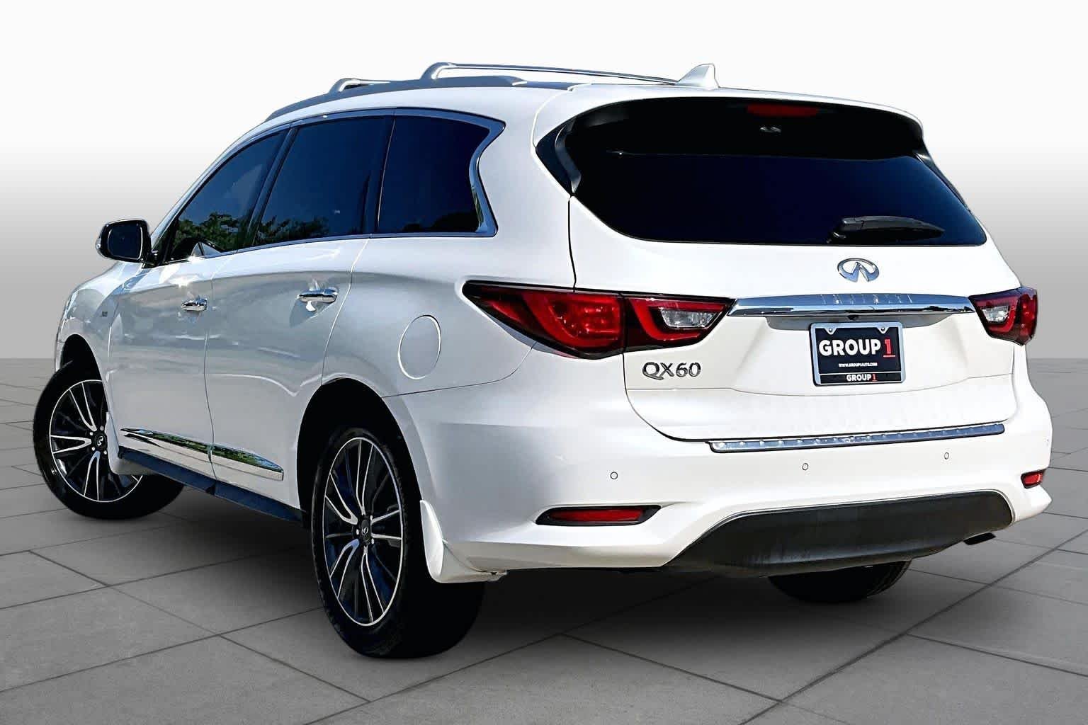 Used 2020 Majestic White INFINITI LUXE image 11