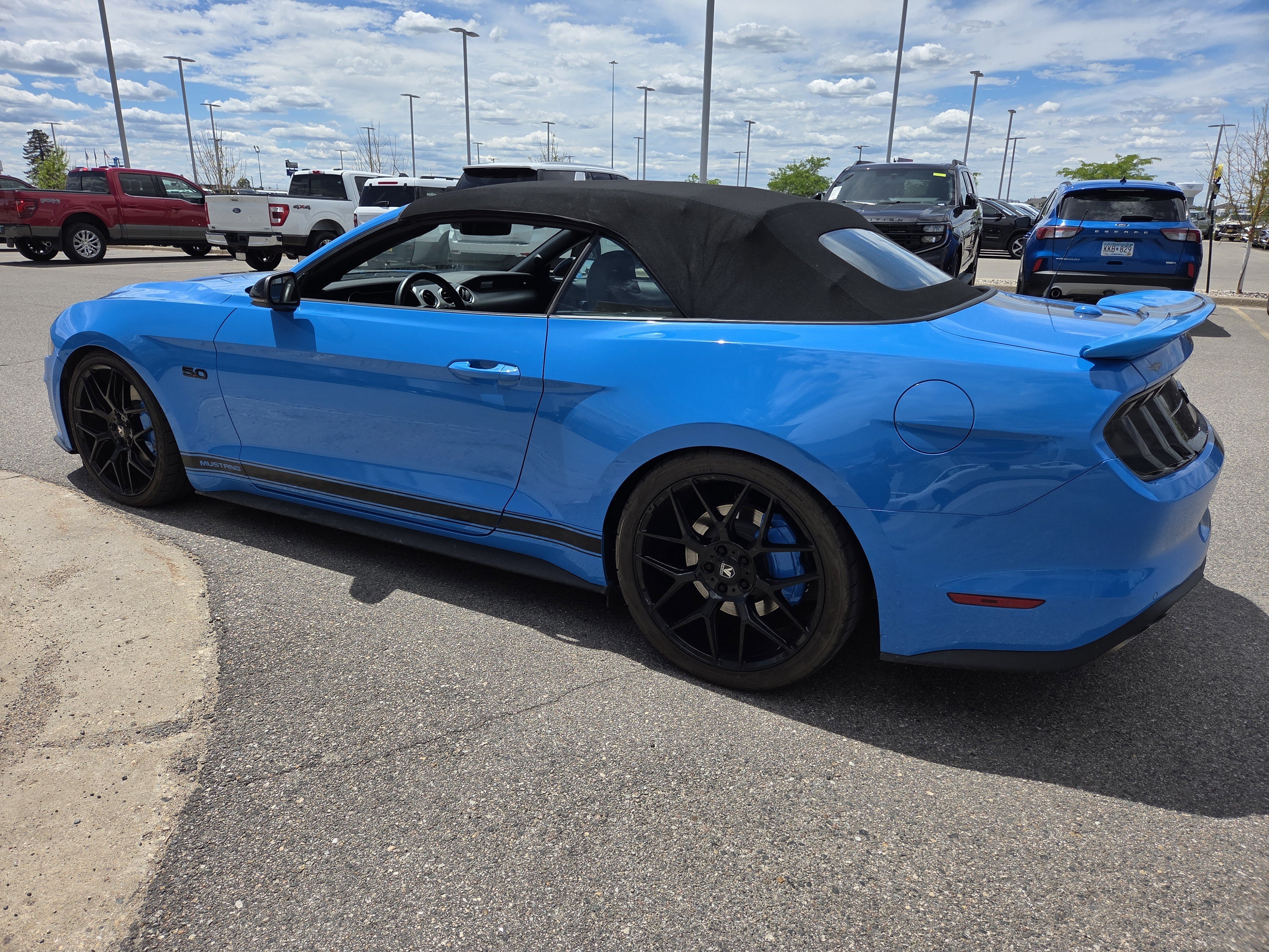 Used 2022 Grabber Blue Metallic Ford GT Premium image 3