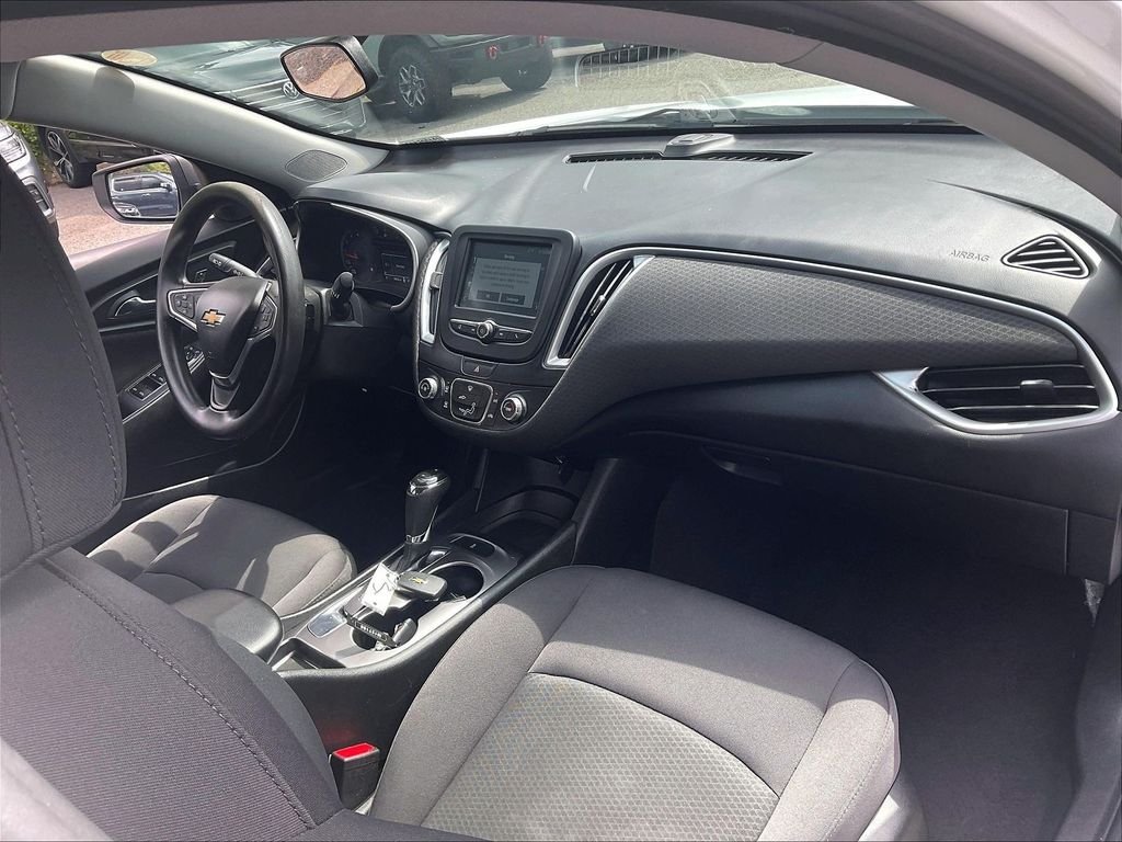 Used 2017 White Chevrolet LS image 14