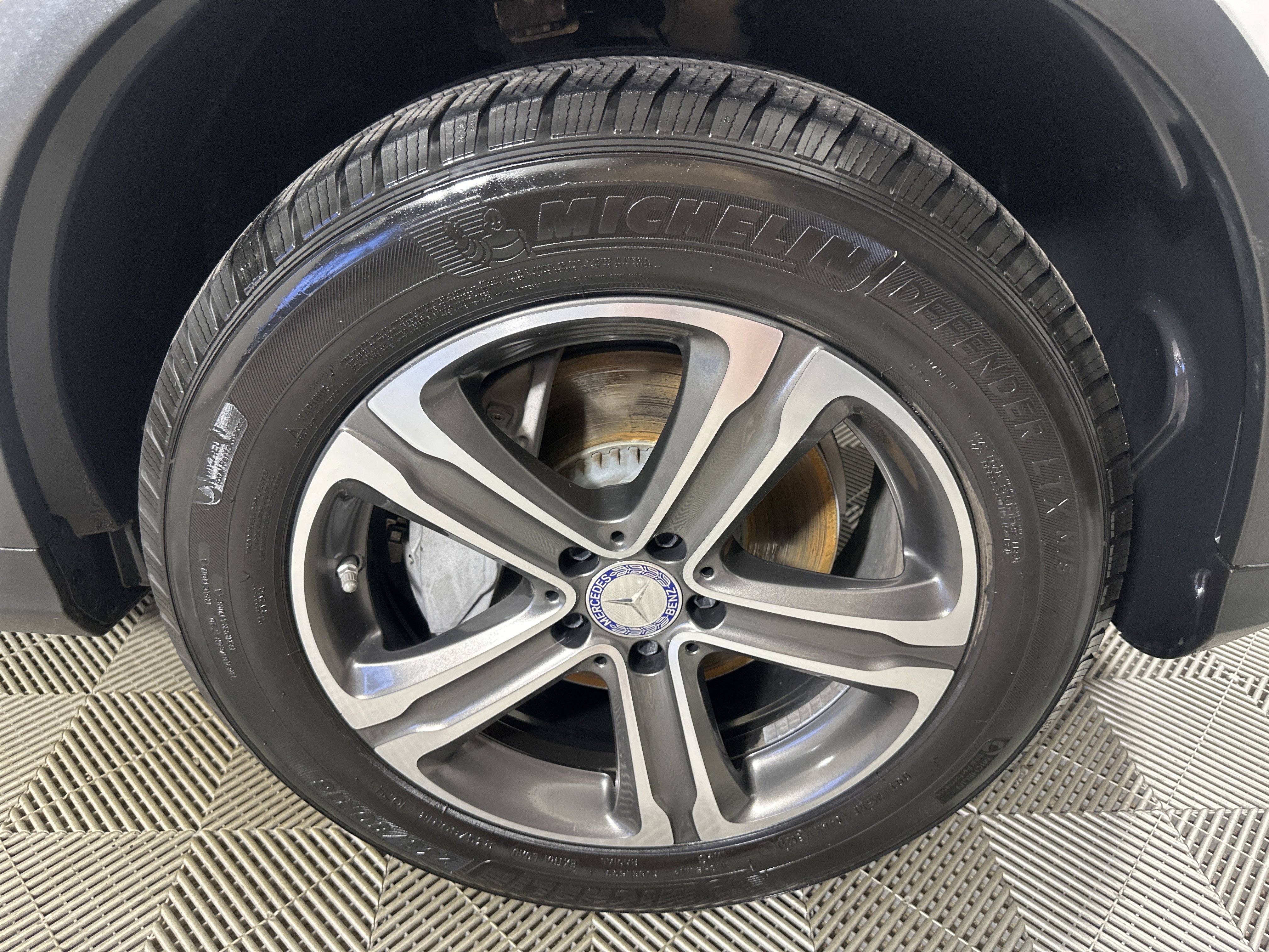 Used 2017 Polar White Mercedes-Benz GLC 300 image 25