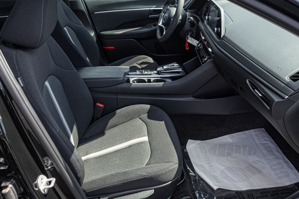 Certified Used 2023 Black Hyundai SE image 32