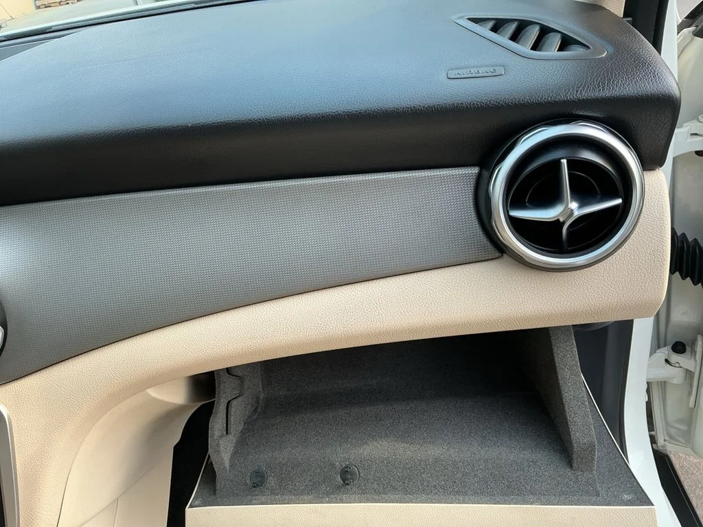 Used 2018 White Mercedes-Benz GLA 250 image 25