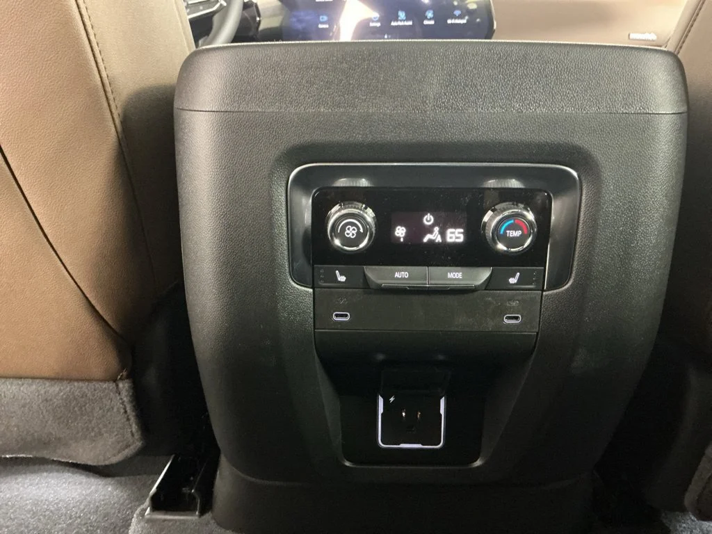 New 2027 Polar White Tricoat Chevrolet High Country image 23