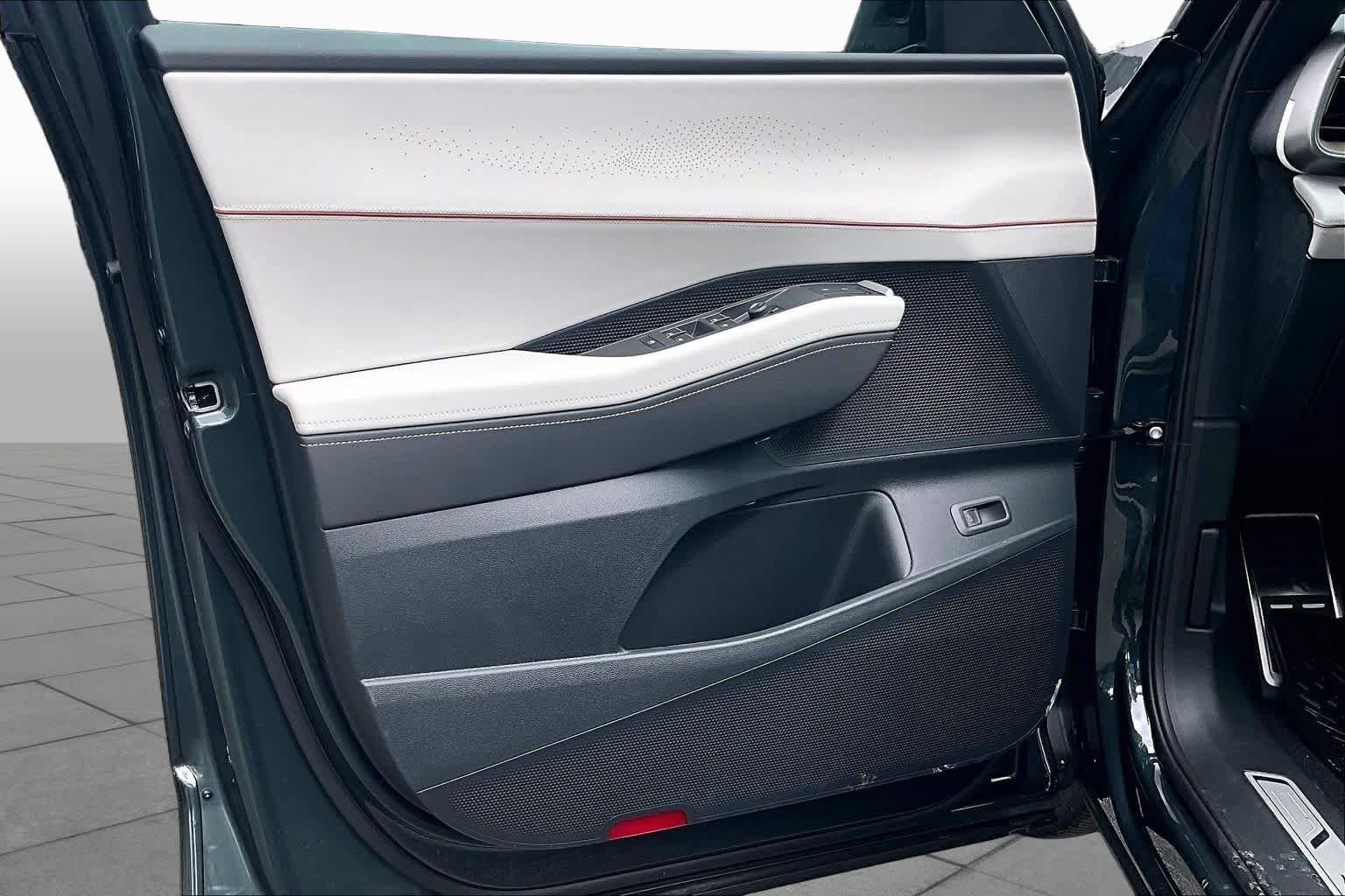 New 2027 Sacramento Gree Volkswagen SEL Premium R-Line image 10