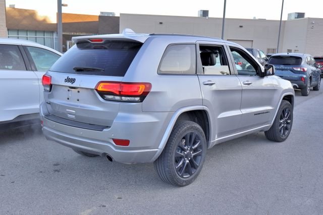 Used 2020 Silver Jeep Altitude image 7
