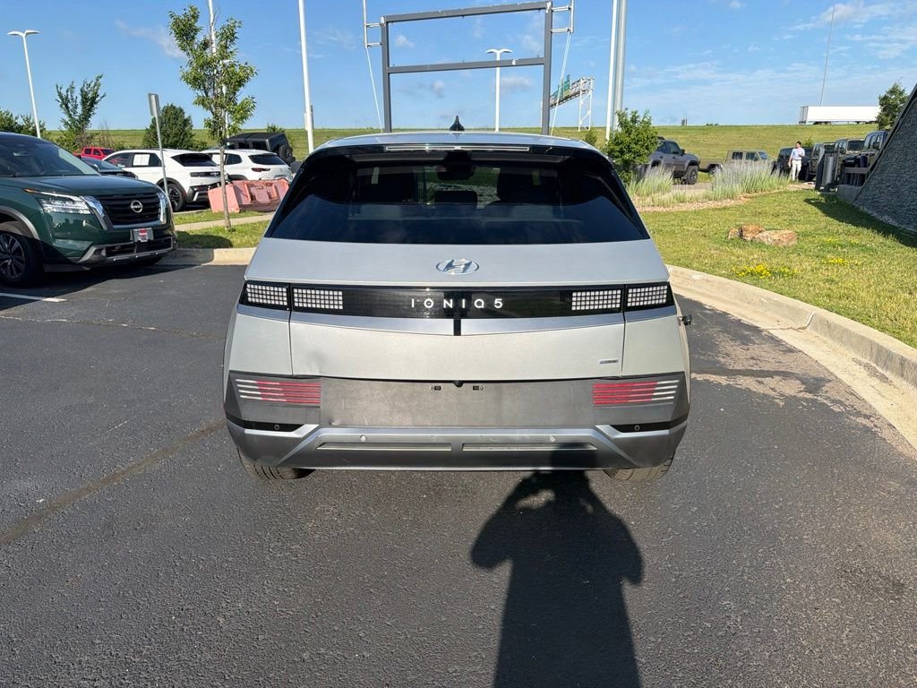 Used 2023 Gold Hyundai SEL image 6