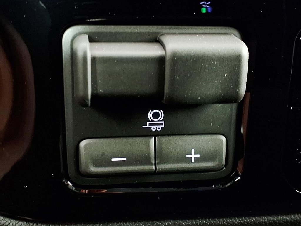 New 2026 Sterling Metallic GMC Elevation image 22