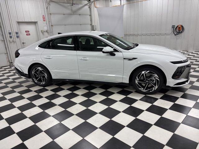 New 2026 White Hyundai SEL Sport image 2
