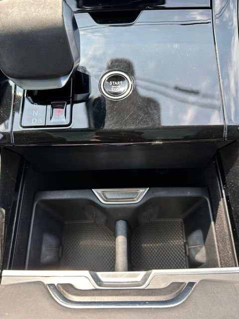 Used 2024 White Land Rover SE image 41
