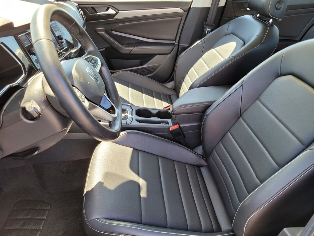 Used 2023 Gray Volkswagen 1.5T SE image 16