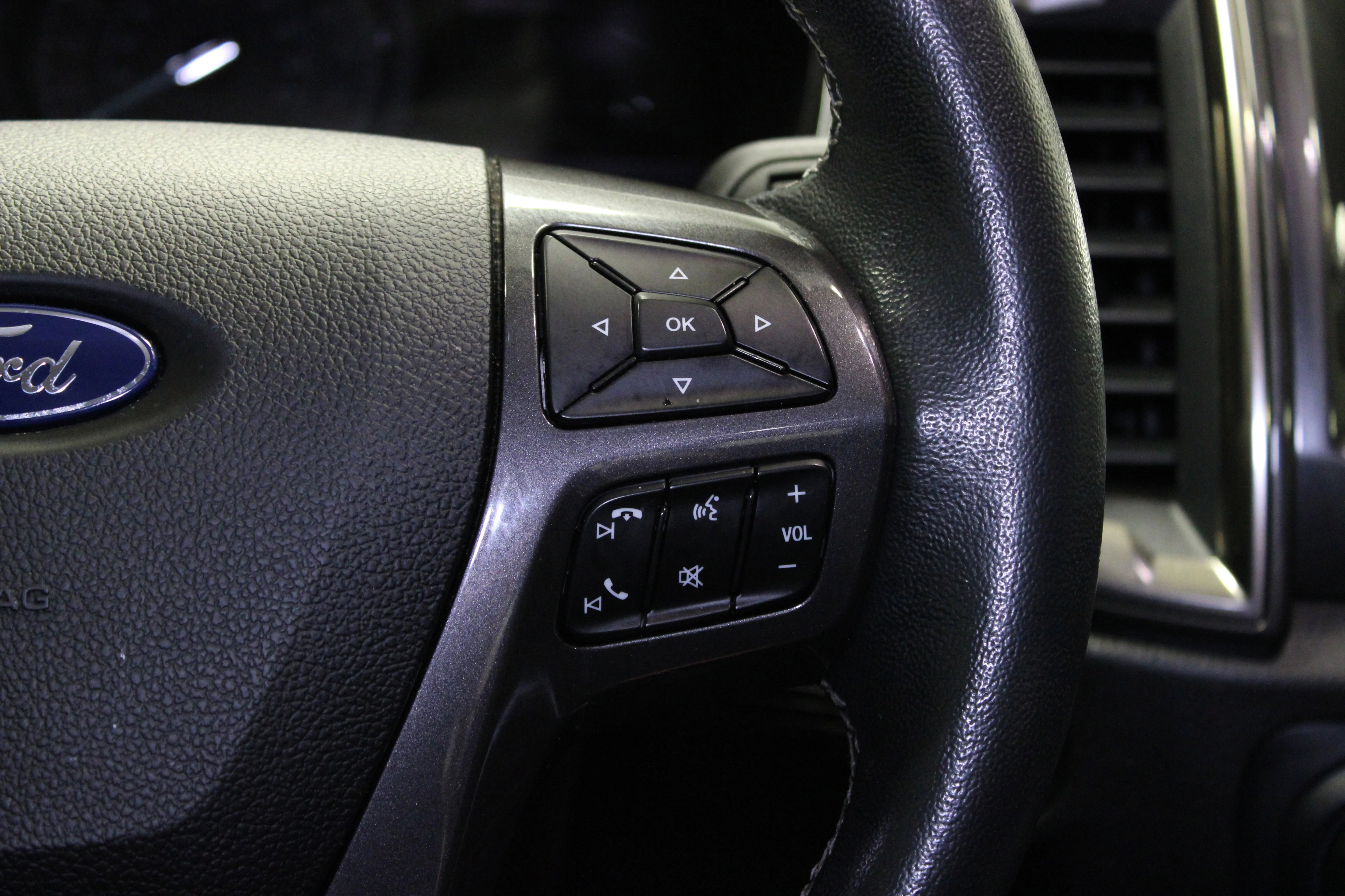 Used 2020 Shadow Black Ford Lariat image 24
