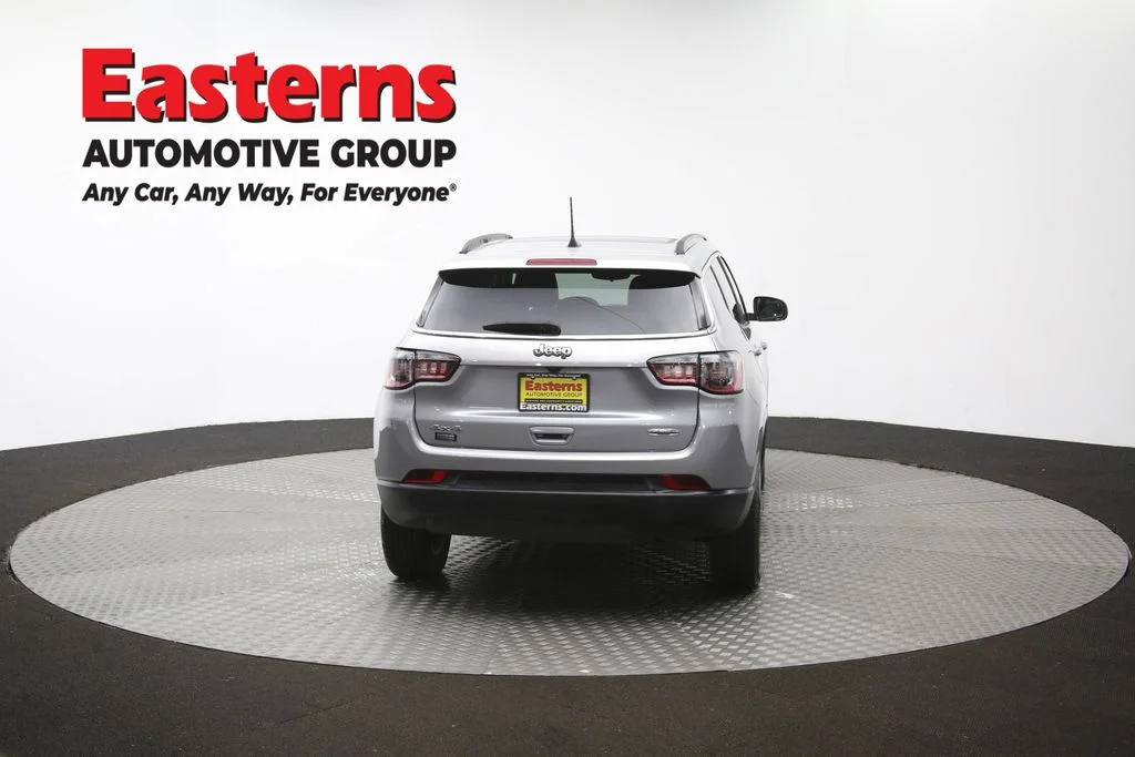 Used 2022 Silver Jeep Latitude image 40