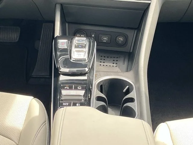 Used 2023 White Hyundai Limited image 17