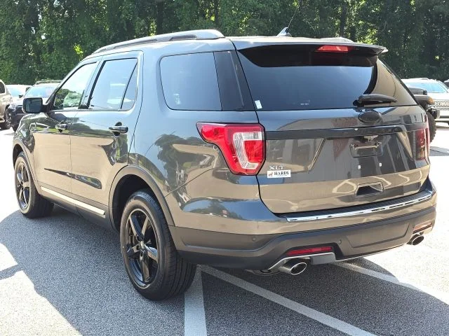 Used 2018 Gray Ford XLT image 3