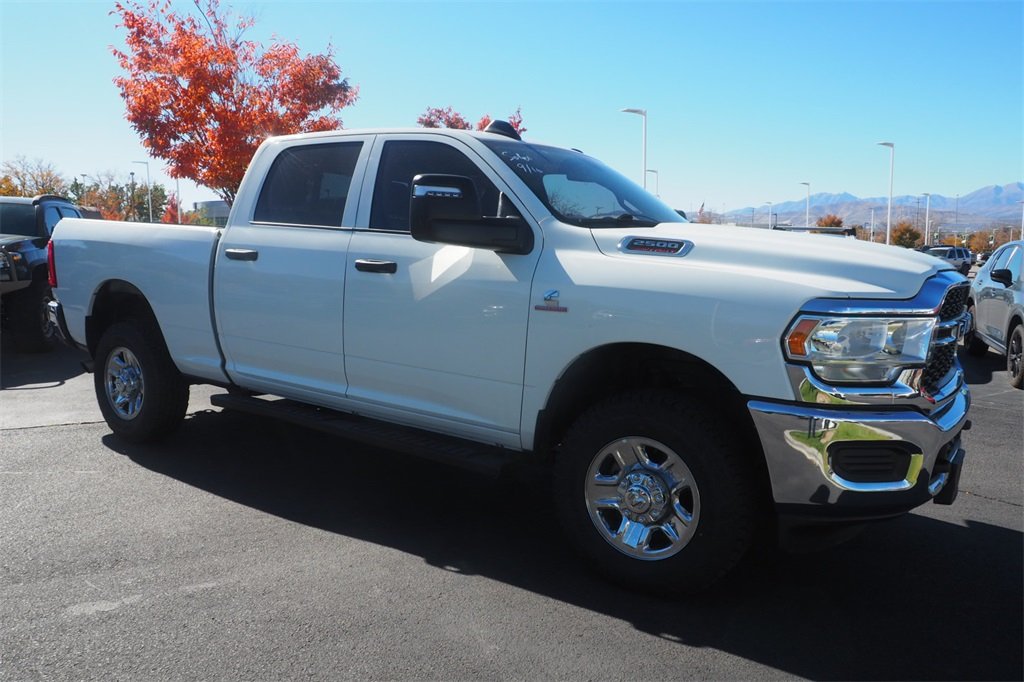 2023 Ram 2500 Tradesman photo 3