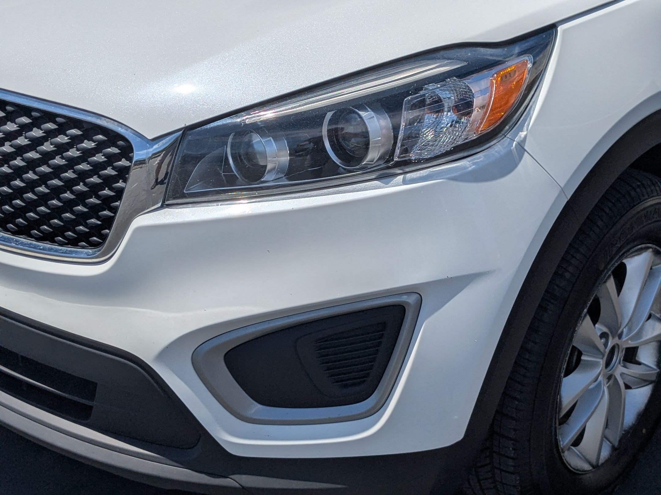 Used 2018 Snow White Pearl Kia LX image 10