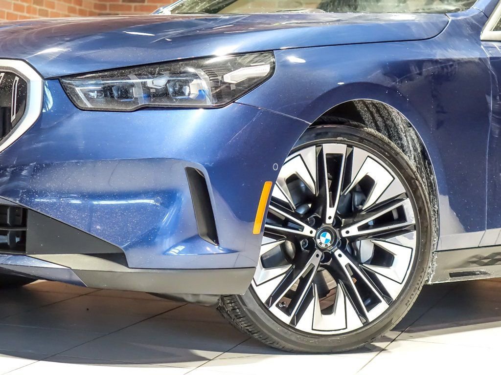 2024 BMW 530I - Image 4