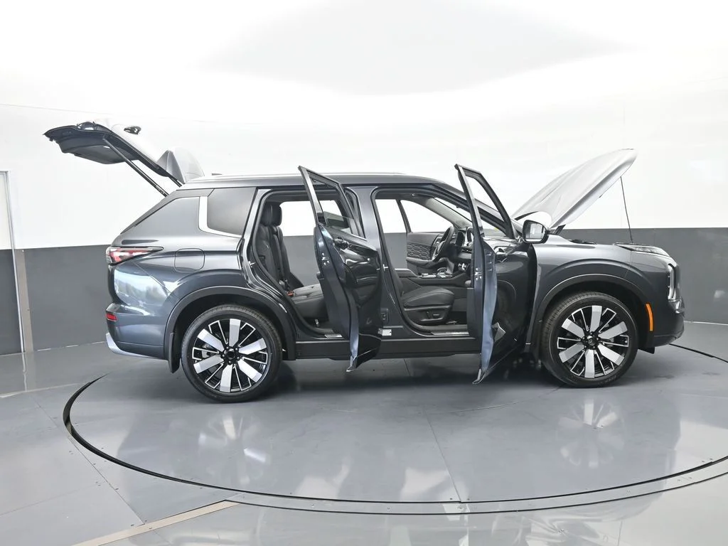 New 2026 Gray Mitsubishi SEL image 72