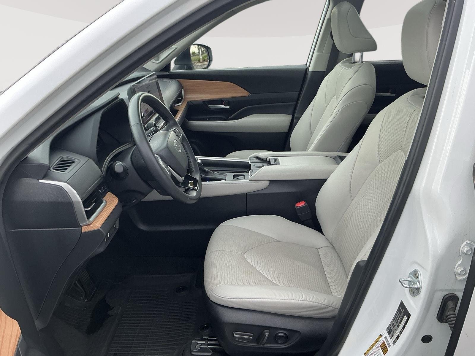 Certified Used 2024 Wind Chill Pearl Toyota Limited image 3