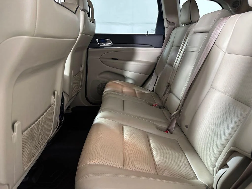 Used 2018 Diamond Black Crystal Pearlcoat Jeep Overland image 22