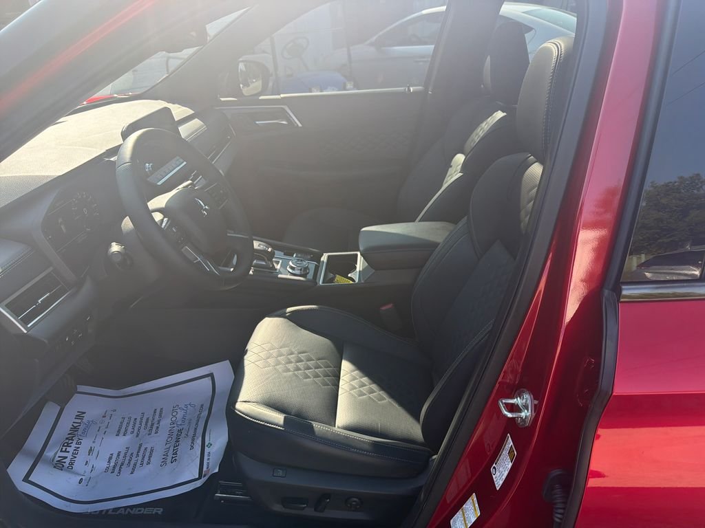Used 2025 Red Mitsubishi SEL Black Edition image 13