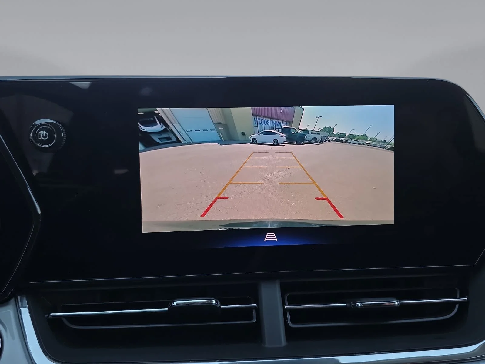 2025 Chevrolet Trax LT - Photo 18
