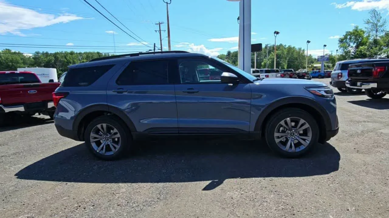 New 2026 Vapor Blue Metallic Ford Active image 9