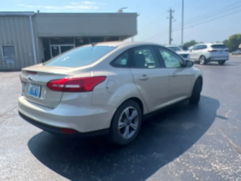 Used 2017 White Gold Metallic Ford SE image 3