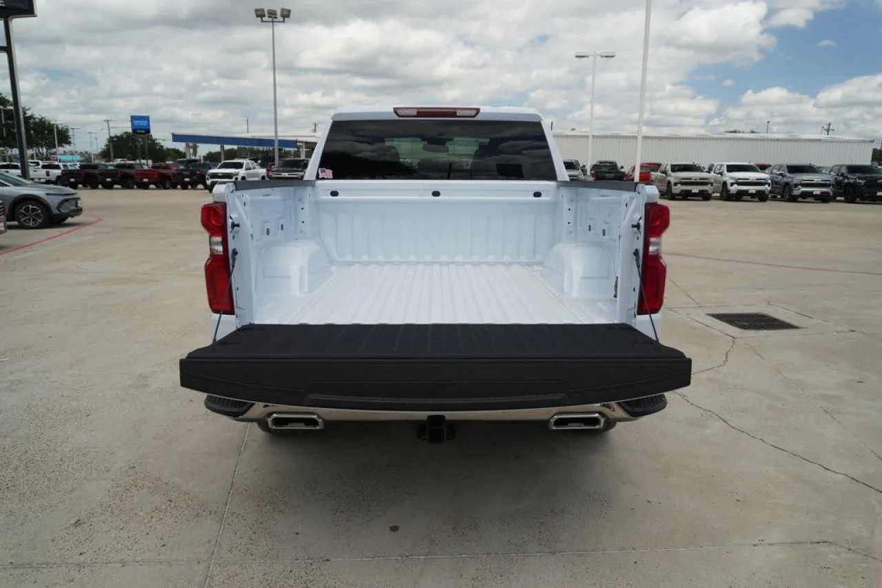 2026 Chevrolet Silverado 1500 LTZ - Photo 9