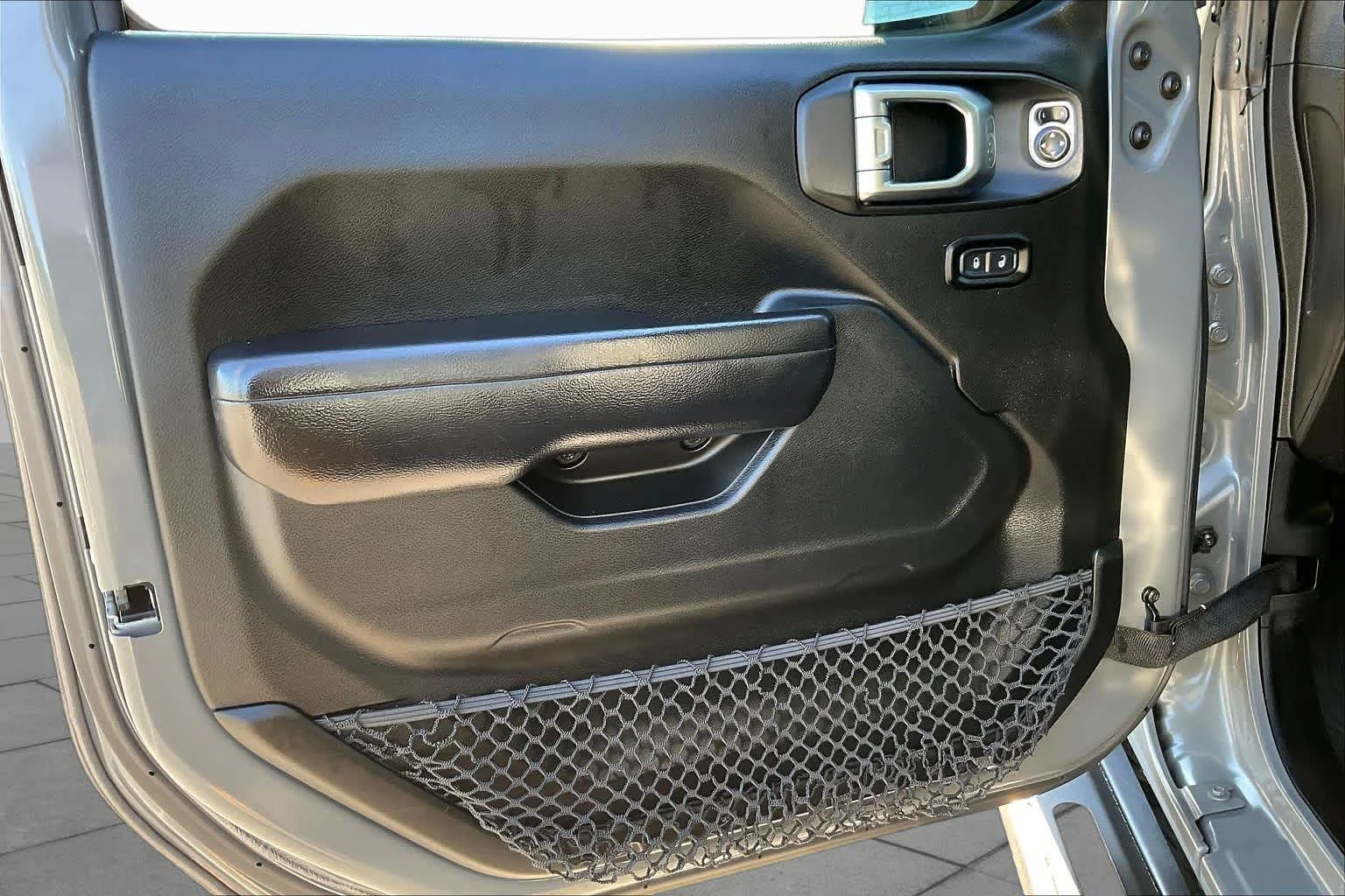 Used 2018 Sting-Gray Clearcoat Jeep Sport S image 21