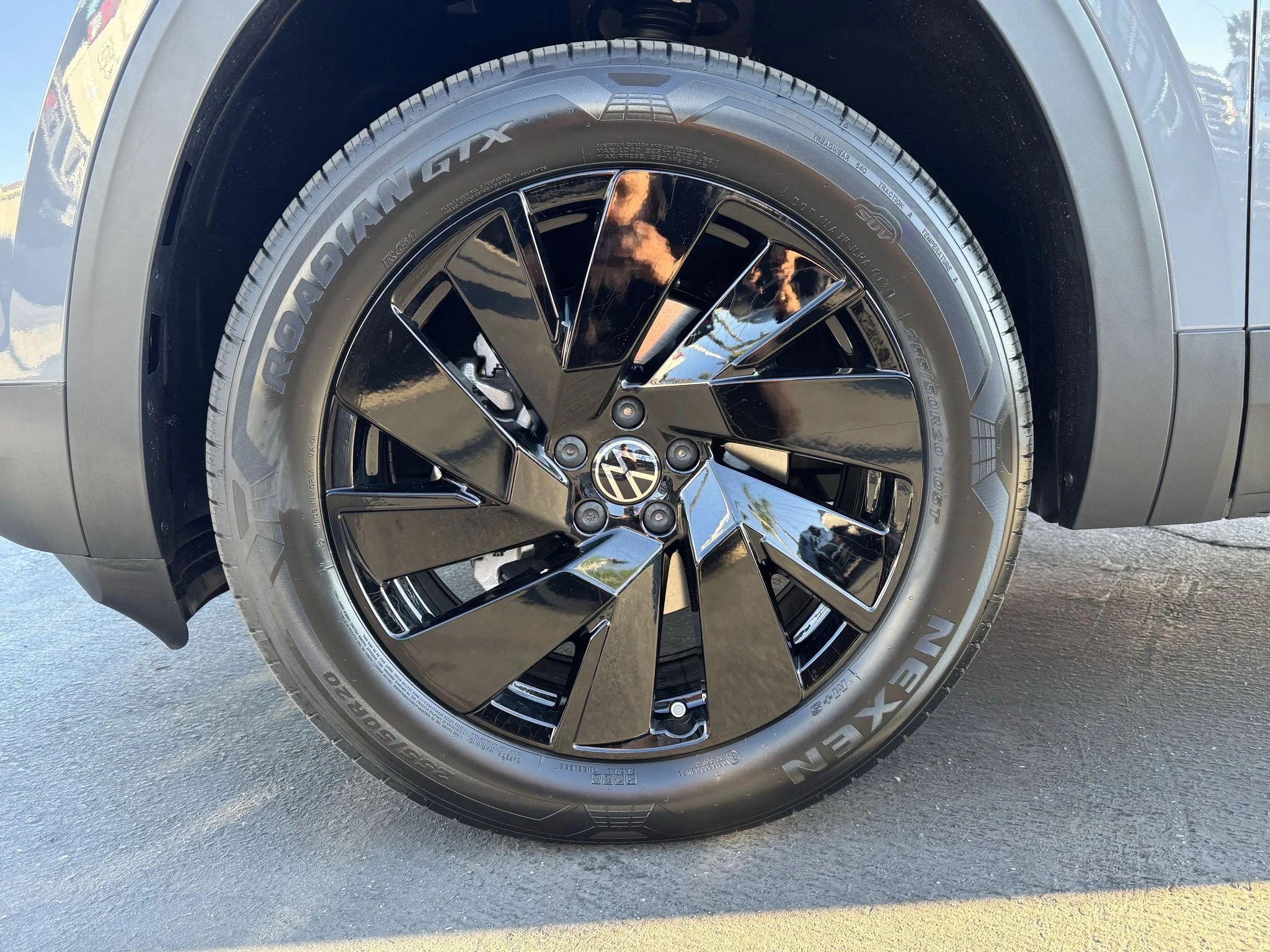 New 2026 Pure Gray Volkswagen 2.0T SE w/Technology image 16