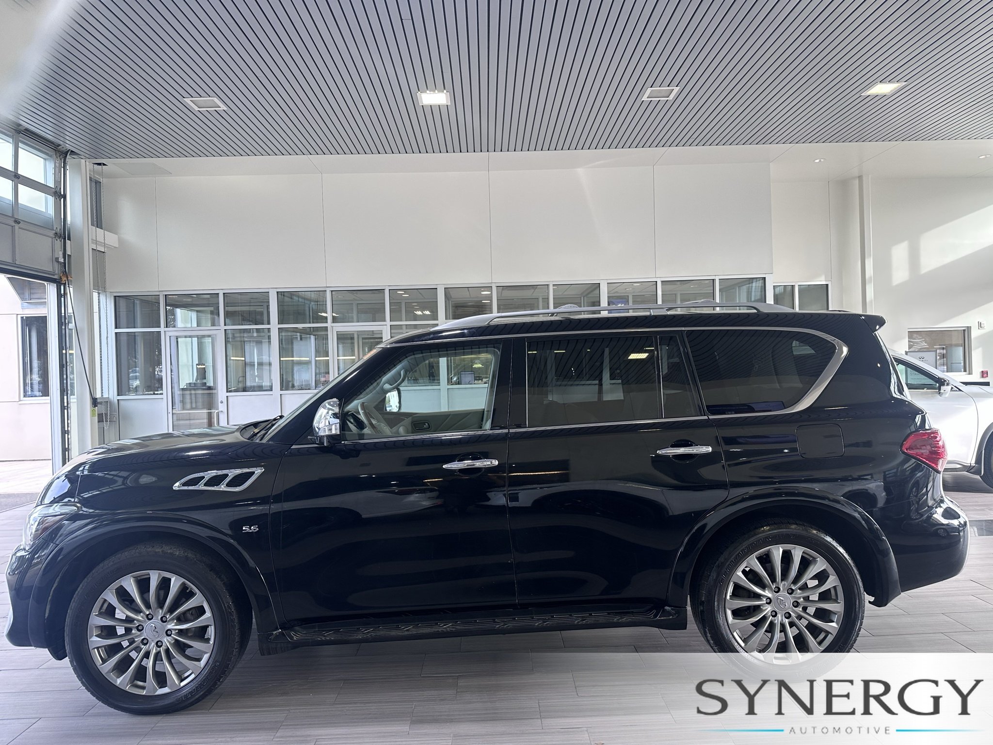 Used 2015 Black Obsidian INFINITI Limited image 10