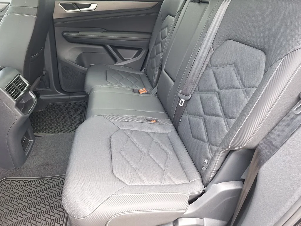 New 2026 Black Volkswagen 2.0T SE w/Technology image 24