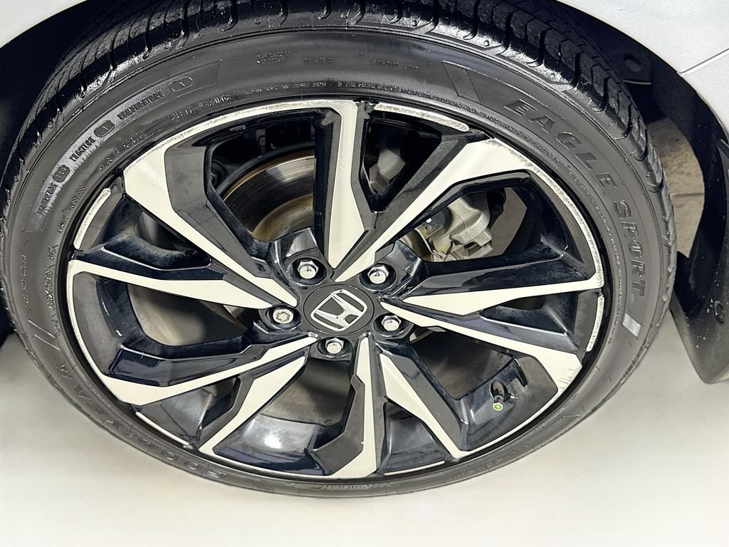 Certified Used 2017 Lunar Silver Metallic Honda Si image 37