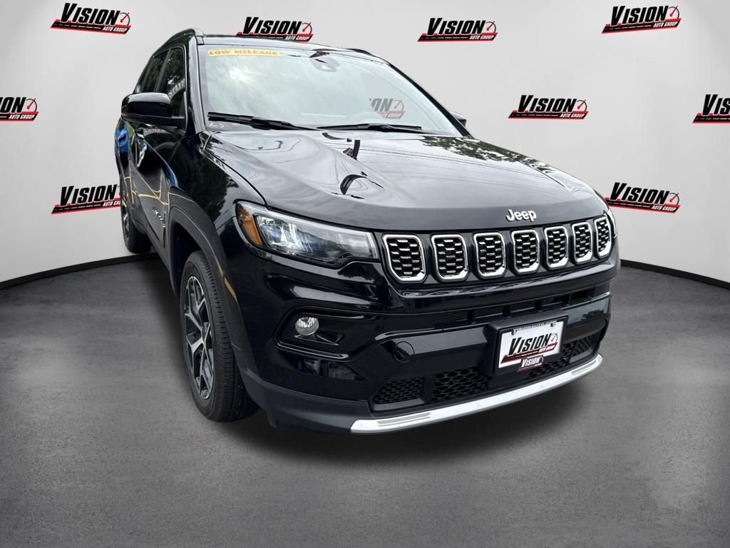 New 2026 Diamond Black Crystal Pearlcoat Jeep Limited image 3