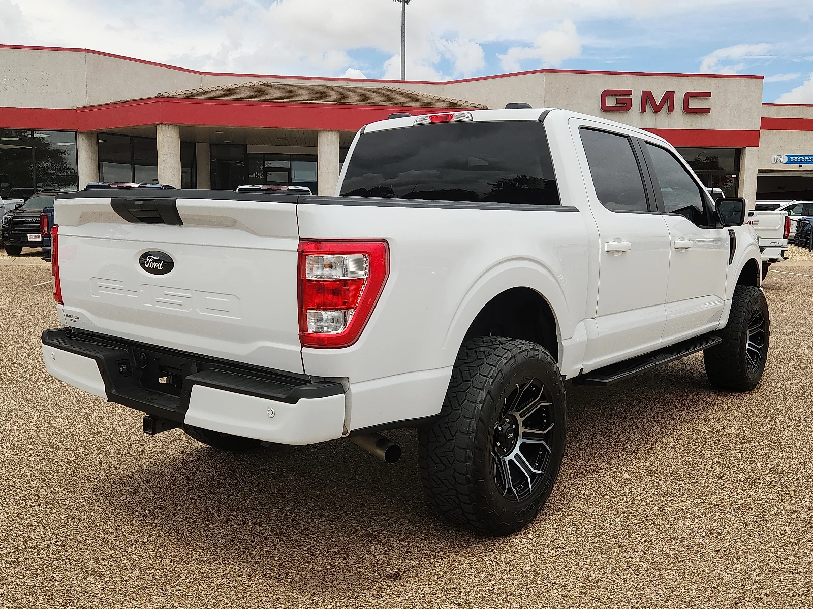 Used 2023 Oxford White Ford XL image 4