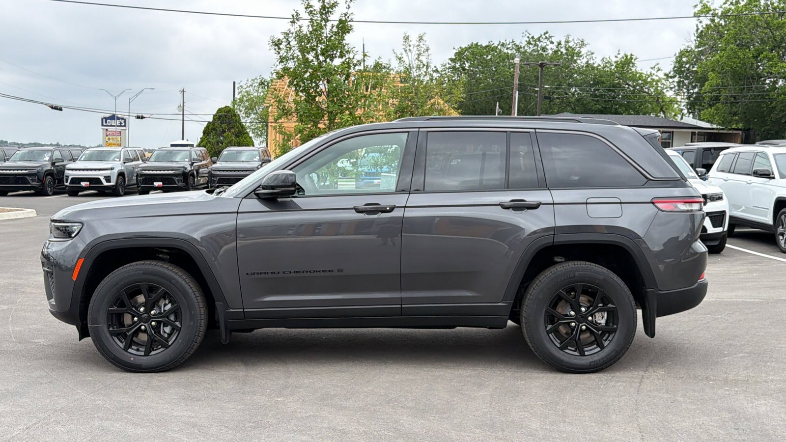 New 2026 Baltic Gray Metallic Clear-Coat Exterior Paint Jeep Laredo Altitude image 8